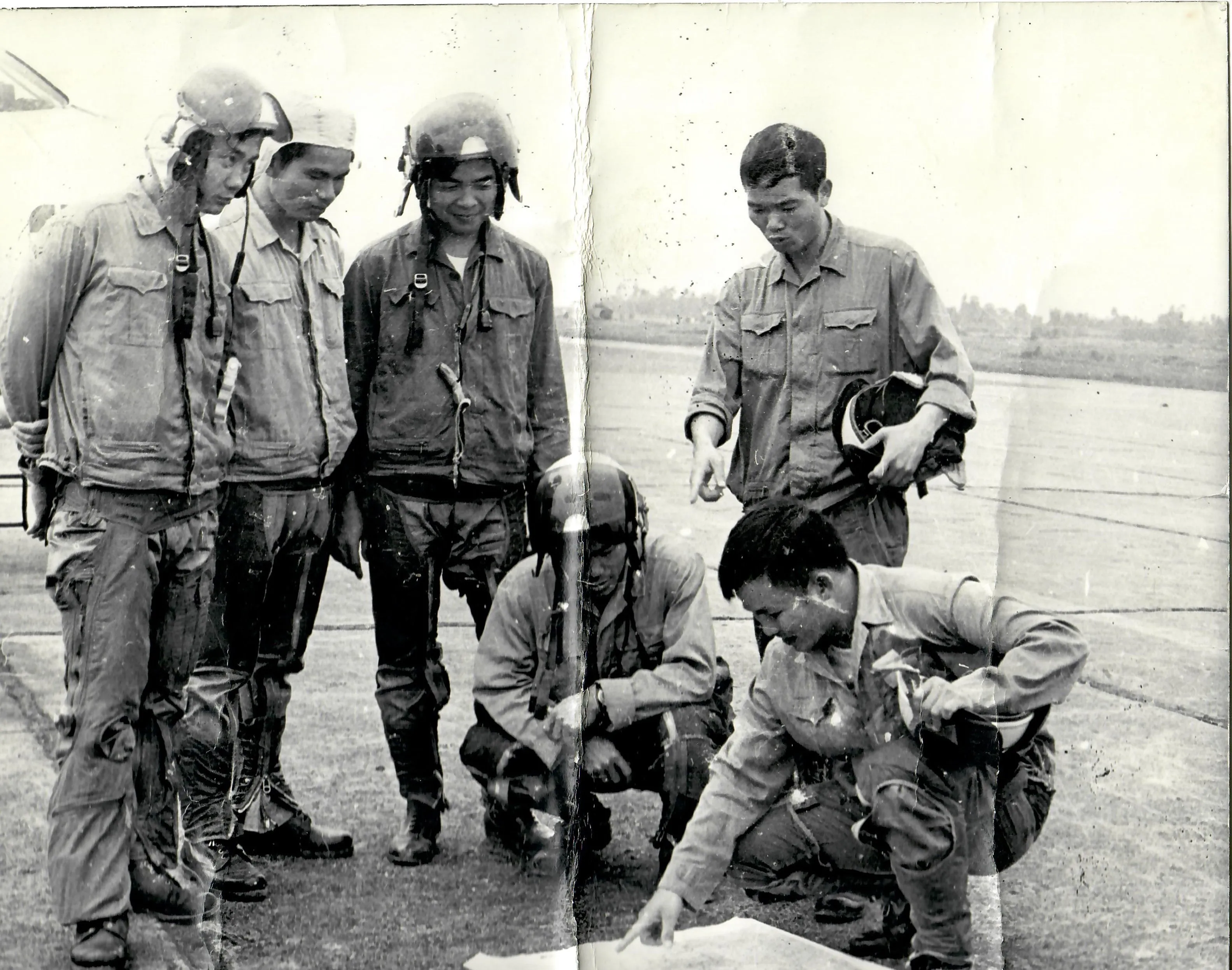 Original Vietnam War Vietnam People's Air Force Uniform Set With Helmet, Oxygen Mask, Boots and Photo - 7 Items