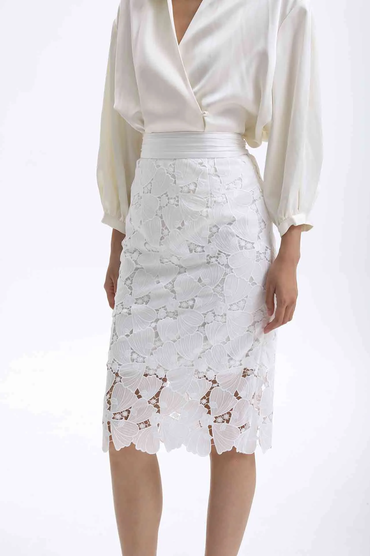WHITE LACE SKIRT