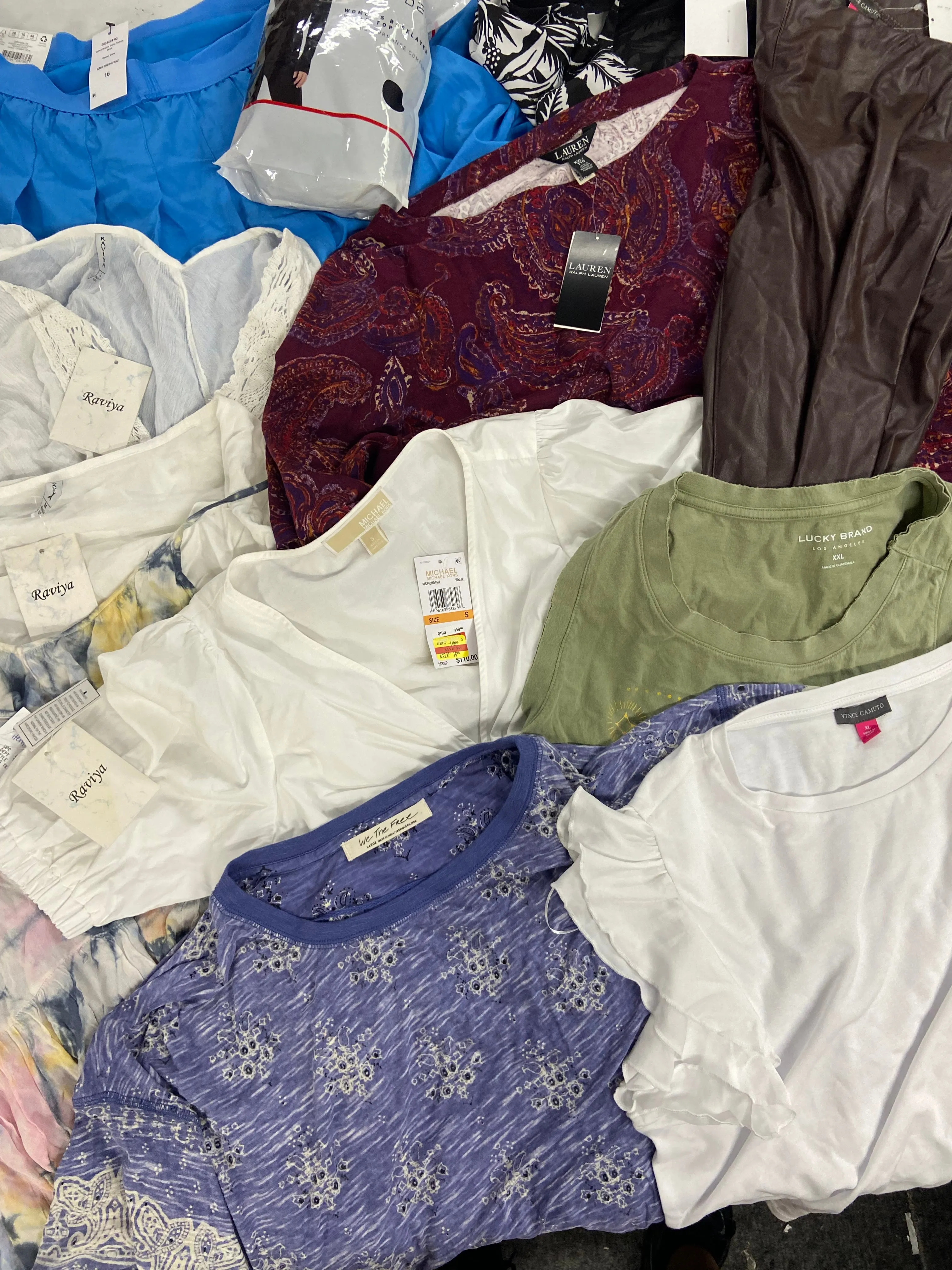 Women's Clothing Assorted Wholesale Lot, LAUREN RALPH LAUREN, FREE PEOPLE, LUCKY BRAND, RAVIYA, MICHAEL KORS, SPYDER and more, 12 items, Shelf Pulls, MSRP $797